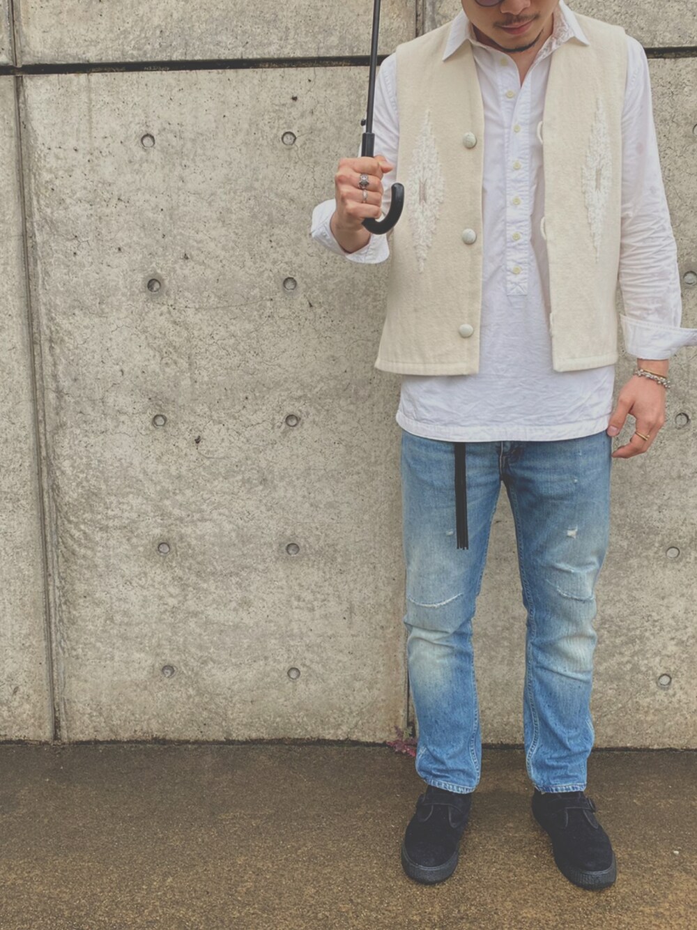 「ナチュラルコーデ、メンズコーデ、リーバイス、ブルーナボイン、バンズ」｜「Levi'sのアイテム（デニムパンツ、ブルー系）」を使った、na.さん（メンズ・176cm）の秋コーディネートの1枚目の写真