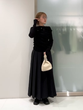 「SENSE OF PLACE by URBAN RESEARCH（センスオブプレイスバイアーバンリサーチ）の『撥水/防花粉』SKINProofフロントプリーツスカート（スカート、ブラック系）」を使った、ユウリさん（レディース・158cm）の春コーディネート