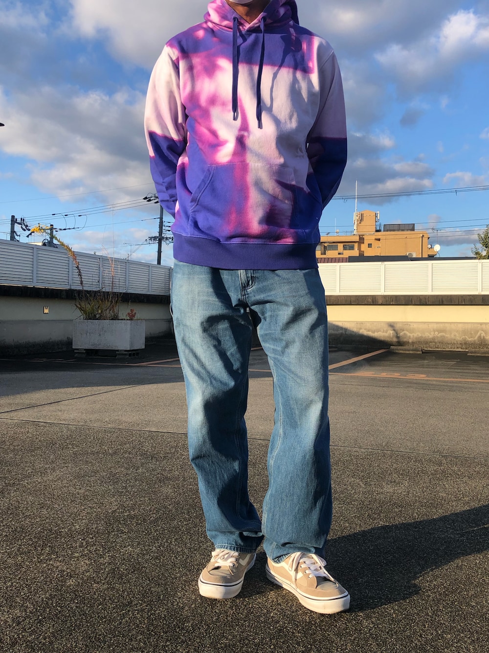 「カジュアルコーデ、休日コーデ、秋コーデ、オーバーサイズ、うさこのスウィーツ同盟会」｜「MSFTSrepのFELPA/HOODIE PORTRAIT（パーカー、パープル系）」を使った、hiro(⁎⁍̴̆Ɛ⁍̴̆⁎)さん（メンズ・177cm）の秋コーディネートの1枚目の写真