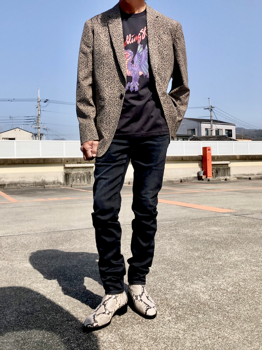 「ヒステリックグラマー、大人カジュアル、アニマル柄、はるコーデ、休日スタイル」｜「HYSTERIC GLAMOURのLEO柄 1ツ釦テーラードジャケット（テーラードジャケット、ベージュ系）」を使った、hiro(⁎⁍̴̆Ɛ⁍̴̆⁎)さん（メンズ・177cm）の春コーディネートの1枚目の写真