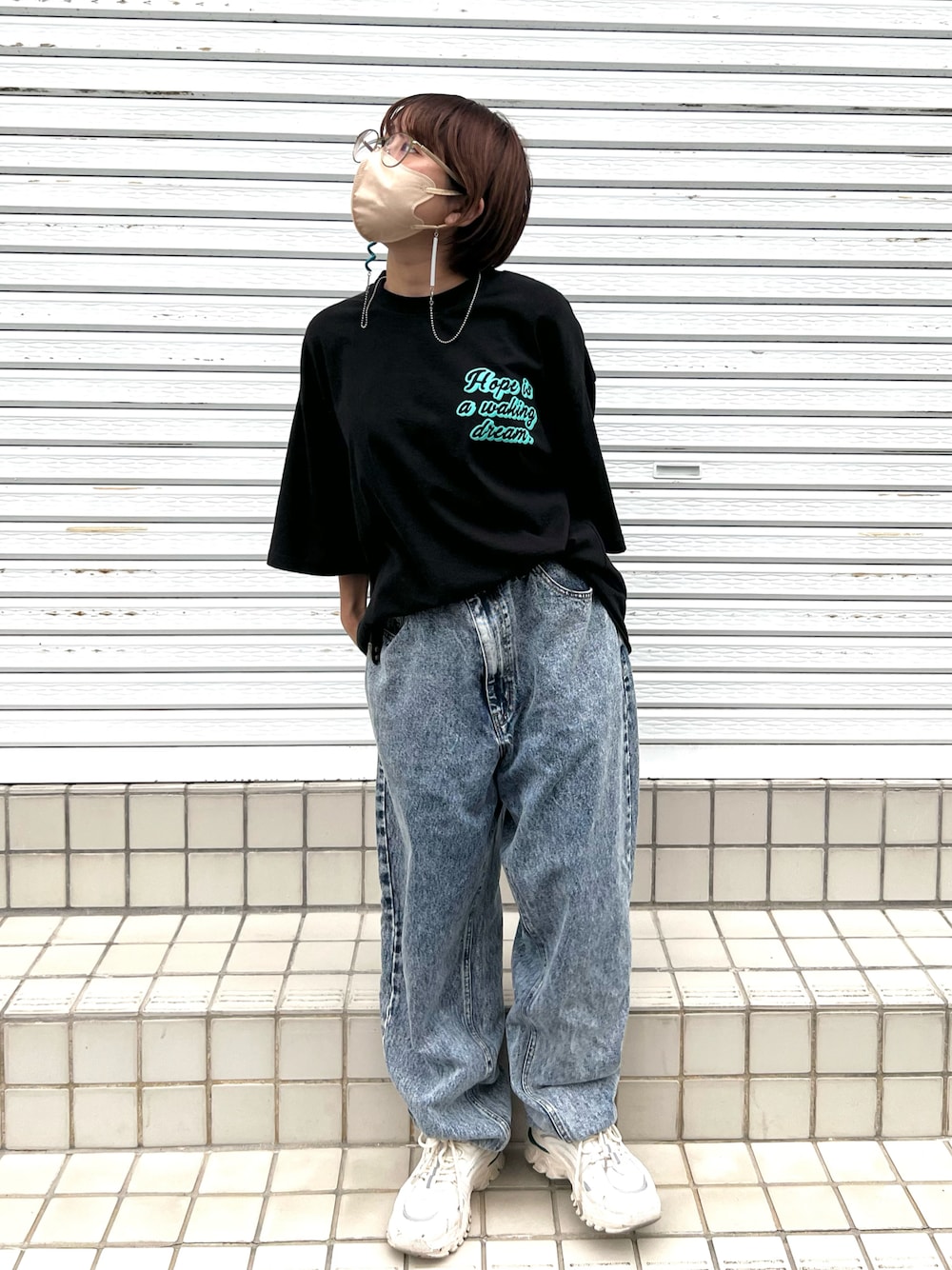 「バギーパンツ、パンツスタイル、パンツコーデ、Tシャツ、いいね、save、フォローお願いします🤑、いいね返し、フォローミー、低身長、低身長コーデ、ストリートコーデ、ストリートMIX」｜「SITRYのoversize foam print T-shirt/オーバーサイズ 発泡プリント　Tシャツ（Tシャツ/カットソー、ブラック系）」を使った、.nenさん（レディース・148cm）の夏コーディネートの1枚目の写真