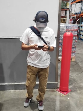 「Carhartt WIP（カーハートダブリューアイピー）のアイテム（チノパンツ）」を使った、蓋逆寧さん（メンズ・171cm）の秋コーディネート
