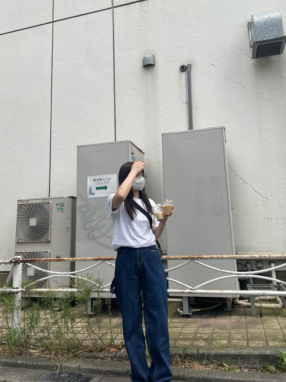 「大人かわいい、カジュアル、休日スタイル、お洒落さんとつながりたい、プチプラコーデ、シンプル、夏コーデ、いいね、save、フォローお願いします🤑、白Tシャツ、デニム、韓国ファッション、高身長女子、古着、ストリート、メンズライク」｜「Championのアイテム（Tシャツ/カットソー、ホワイト系）」を使った、ハンナさん（レディース・170cm）の夏コーディネートの1枚目の写真