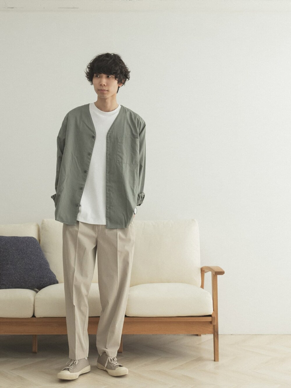 「ビッグシルエット、カジュアル、グリーン、オーバーサイズ、FORK&SPOON、休日コーデ、ビックシルエット、シンプルコーデ、シャツスタイル、ゆるコーデ」｜「FORK&SPOONのFORK&SPOON　リネンペグトップパンツ（その他パンツ、ベージュ系）」を使った、FORK&SPOON MENSさん（メンズ・176cm）の夏コーディネートの1枚目の写真