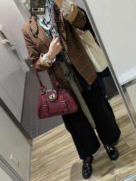 「アイテム（ローファー）」を使った、しーばいあろえさん（レディース・157cm）の秋コーディネート