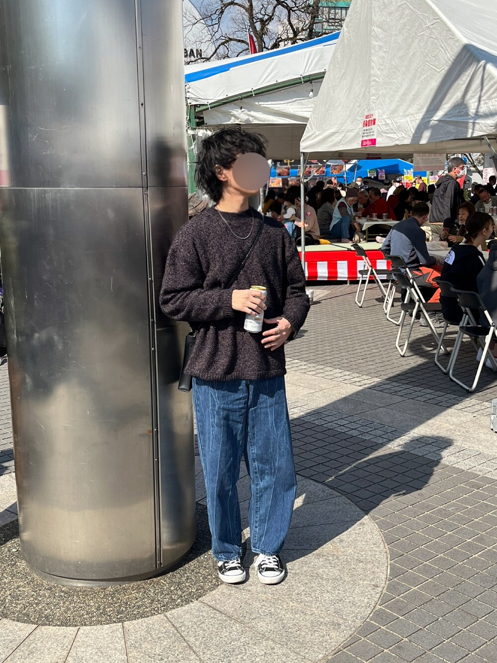 「シンプルコーデ、休日スタイル、春服デビュー宣言、デニム、ニット、はるコーデ、LIDnM、WYM、けいちゃん、きれいめカジュアル」｜「LIDNMのTWEED KNIT PO（ニット/セーター、ブラウン系）」を使った、tomoさん（メンズ・173cm）の春コーディネートの1枚目の写真