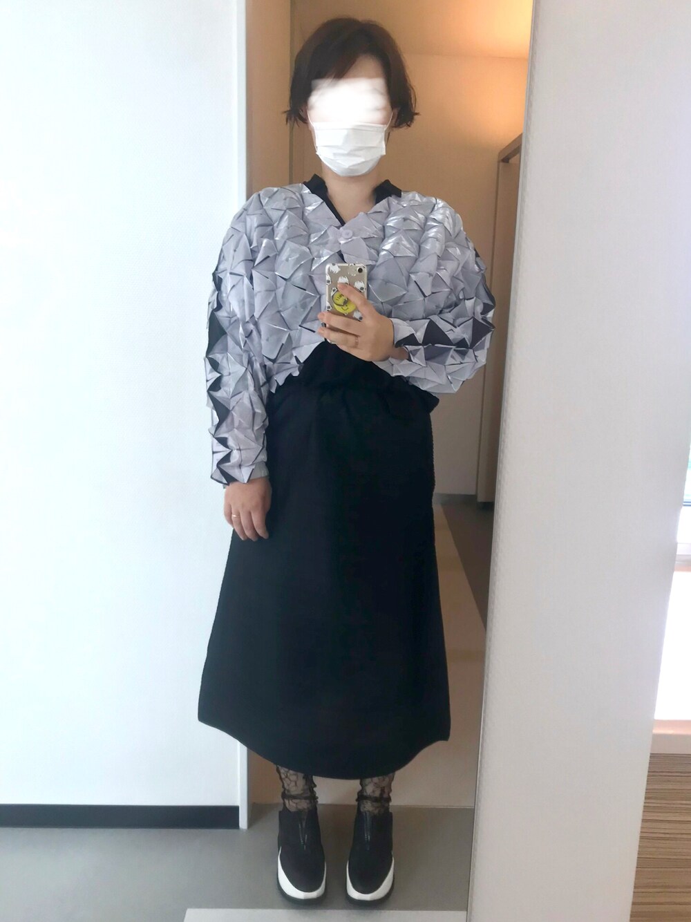 「シンプルコーデ、オトナカジュアル、お洒落さんとつながりたい、シャツスタイル、モノトーンコーデ、ママコーデ、ママファッション」｜「ISSEY MIYAKEのアイテム（カーディガン/ボレロ、パープル系）」を使った、ladybugさん（レディース・170cm）の夏コーディネートの1枚目の写真