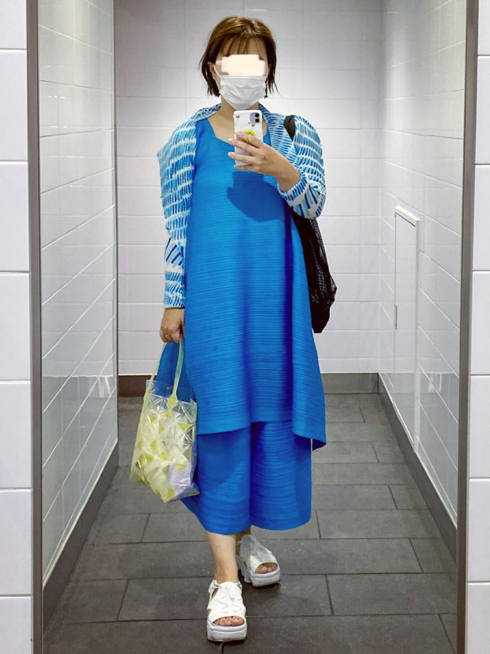 「シンプルコーデ、おしゃれさんと繋がりたい、ootd、きれいめカジュアル、カラー×コーデ、大人コーデ、ママコーデ、ママファッション」｜「PLEATS PLEASEのアイテム（ワンピース、ブルー系）」を使った、ladybugさん（レディース・170cm）の夏コーディネートの1枚目の写真