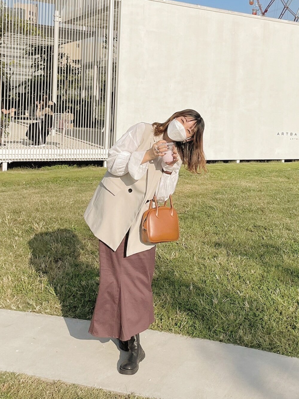 「だから秋服が好き、秋コーデ、秋トレンド2021、秋服、ロングスカート、淡色コーデ、高身長女子、高身長コーデ、マーメイドスカート、淡色女子、ジレ、ショートブーツ」｜「GRLのハイウエストマーメイドツイルスカート（スカート、ブラウン系）」を使った、みさきさん（レディース・171cm）の秋コーディネートの1枚目の写真