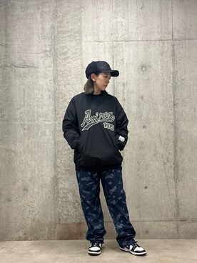 「AVIREX（アヴィレックス）のTAGGING JACQUARD DENIM PANTS / タギング ジャガード デニムパンツ / AVIREX / アヴィレックス（デニムパンツ、ブルー系）」を使った、Mizukiさん（レディース・158cm）の秋コーディネート