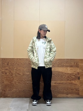 「AVIREX（アヴィレックス）の《直営店限定》LOOSE FLEECE PARKA/ルーズフリースパーカー（パーカー、ベージュ系）」を使った、Mizukiさん（レディース・158cm）の秋コーディネート