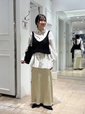 「LOWRYS FARM（ローリーズファーム）のストレッチサテンスカート　 290120（スカート、ベージュ系）」を使った、kazuponさん（レディース・153cm）の春コーディネート