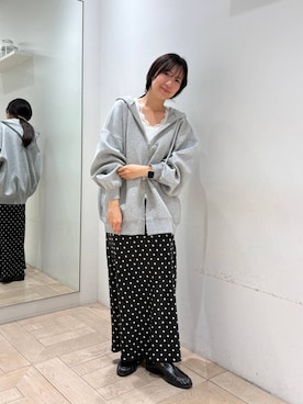 「LOWRYS FARM（ローリーズファーム）のストレッチサテンスカート　 290120（スカート、ブラック系）」を使った、kazuponさん（レディース・153cm）の春コーディネート