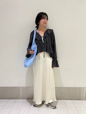 「LOWRYS FARM（ローリーズファーム）のストレッチサテンスカート　 290120（スカート、ホワイト系）」を使った、kazuponさん（レディース・153cm）の春コーディネート