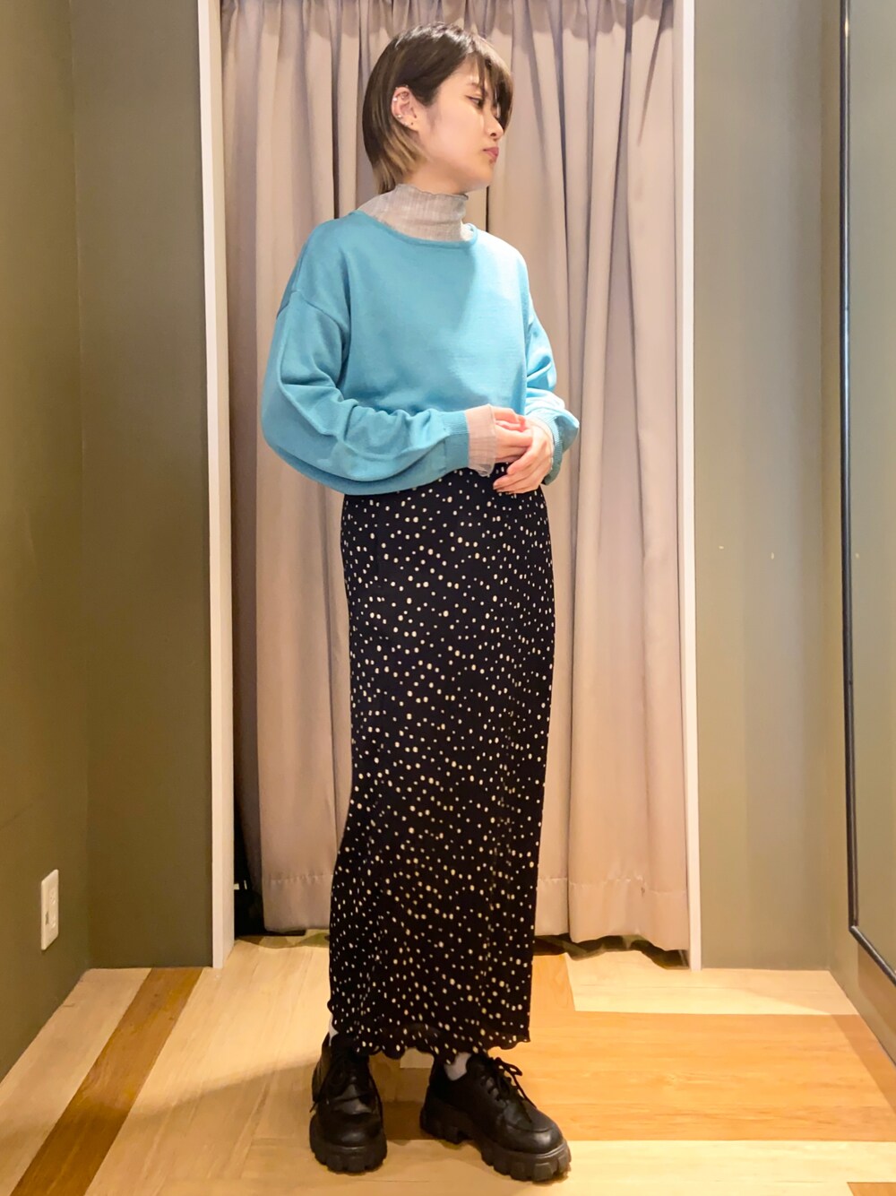 「オトナカジュアル、シンプル、春カラー、大人女子、大人かわいい、きれいめカジュアル、春、スカート、春コーデ、Green Parks」｜「Green　Parksのボートネックニットプルオーバー＊（ニット/セーター、ブルー系）」を使った、mocho❤︎❤︎さん（レディース・156cm）の冬コーディネートの1枚目の写真