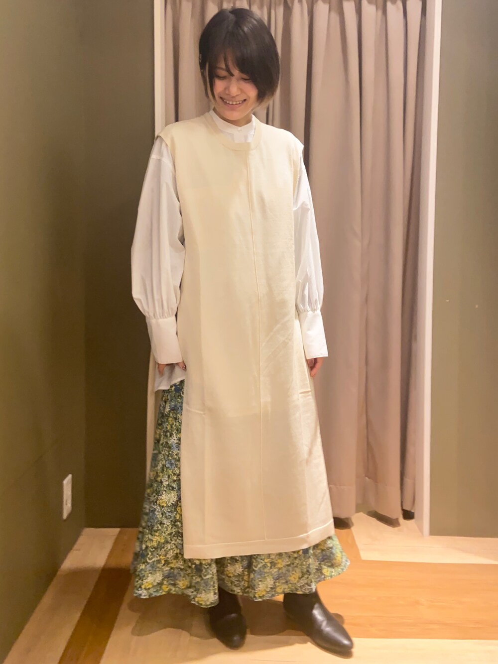 「春コーデ、オトナ女子、大人かわいい、おしゃれさんと繋がりたい、スカートスタイル、ベージュ、ロングベスト、シンプルコーデ、ラクチンコーデ、Green Parks」｜「Green　Parksのカラーロングベスト＊（ベスト、ベージュ系）」を使った、mocho❤︎❤︎さん（レディース・156cm）の冬コーディネートの1枚目の写真