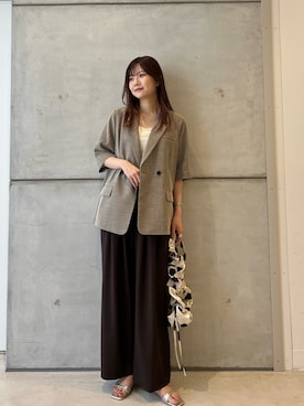 「URBAN RESEARCH（アーバンリサーチ）の『3サイズ展開』『イージーケア』タックギャザーストレートパンツ（その他パンツ、ブラウン系）」を使った、yamakanaさん（レディース・163cm）の春コーディネート