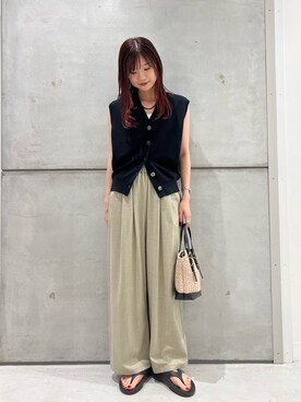 「URBAN RESEARCH（アーバンリサーチ）の『3サイズ展開』『イージーケア』タックギャザーストレートパンツ（その他パンツ、ベージュ系）」を使った、yamakanaさん（レディース・163cm）の夏コーディネート