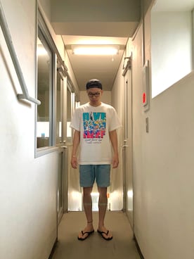 「アイテム（ビーチサンダル、ブラック系）」を使った、KOHさん（メンズ・174cm）の夏コーディネート