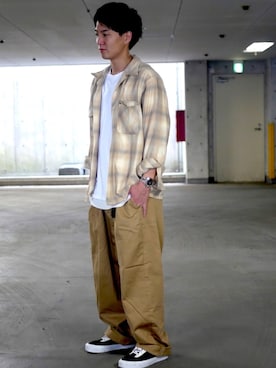 「チェックシャツ」｜「アイテム（タンクトップ）」を使った、M T Iさん（メンズ・173cm・20代）の秋コーディネート