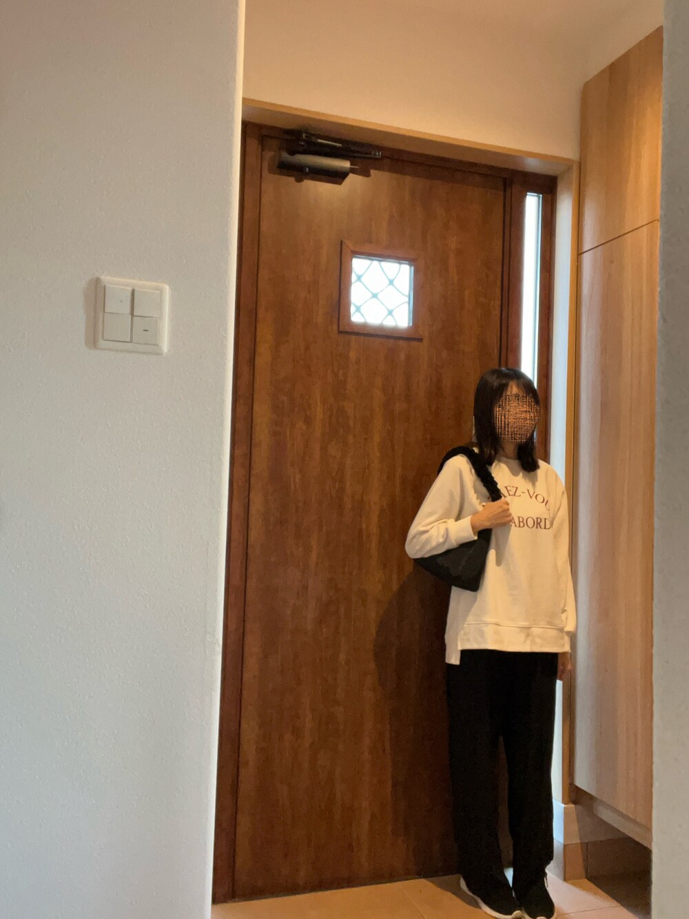 「SHOO・LA・RUEの【洗える/S-LL】プリントラグランスウェット（スウェット、ホワイト系）」を使った、@buru1113さん（レディース・159cm）の冬コーディネートの1枚目の写真