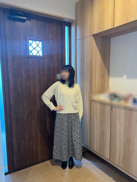 「白ニット」｜「アイテム（スカート、ブラック系）」を使った、@buru1113さん（レディース・159cm）の冬コーディネート