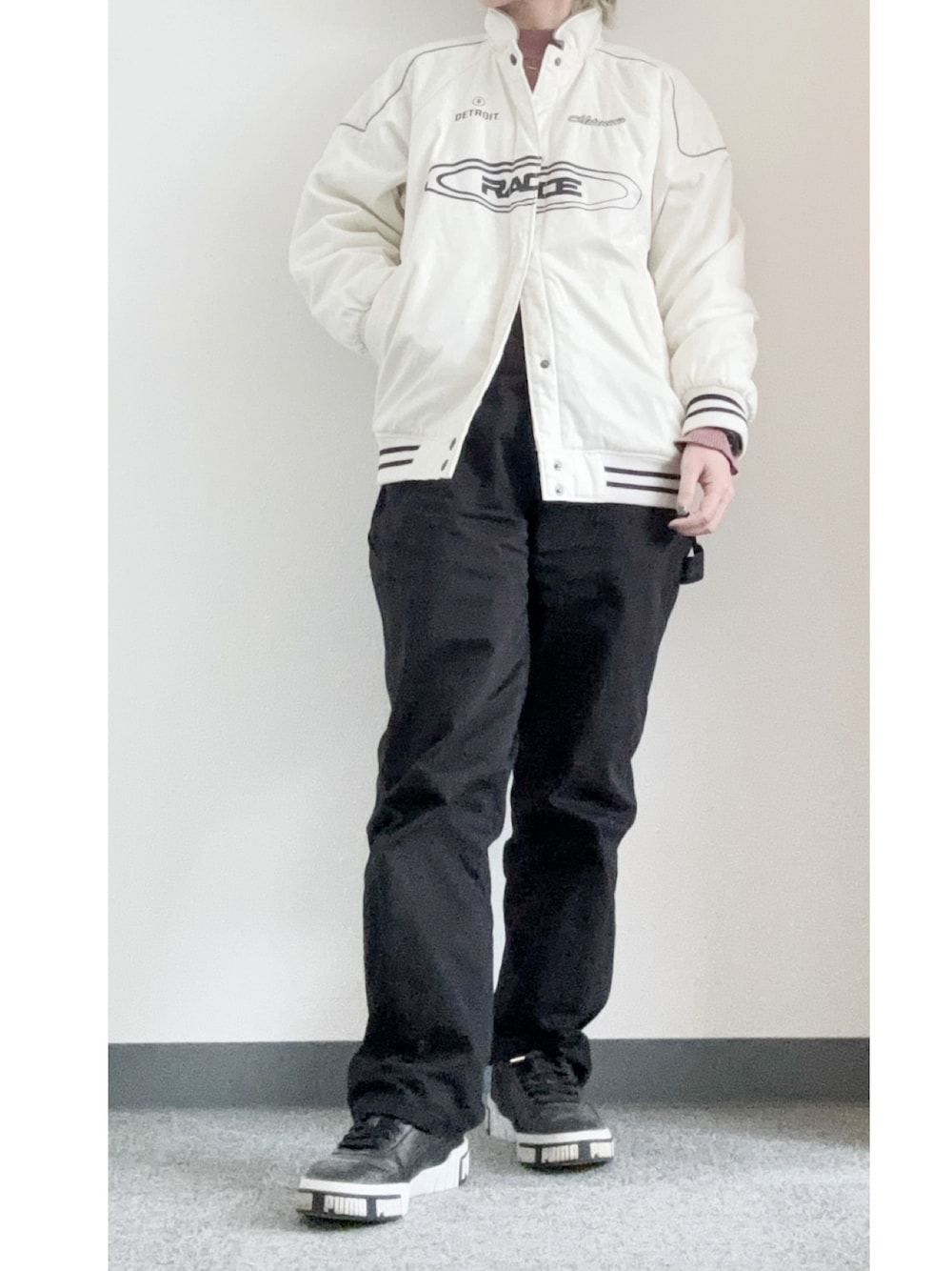 「低身長、レーサージャケット、H&M、ブルゾン、ピンク、ピンク×モノトーン、モノトーン、くすみピンク、PUMA、EDWIN、ペインターパンツ、zootie、PUMA CALI、スポーツミックス、モックネックニット」｜「H&Mのアイテム（ジャケット/アウター、ホワイト系）」を使った、takkeさん（メンズ・154cm）の春コーディネートの1枚目の写真