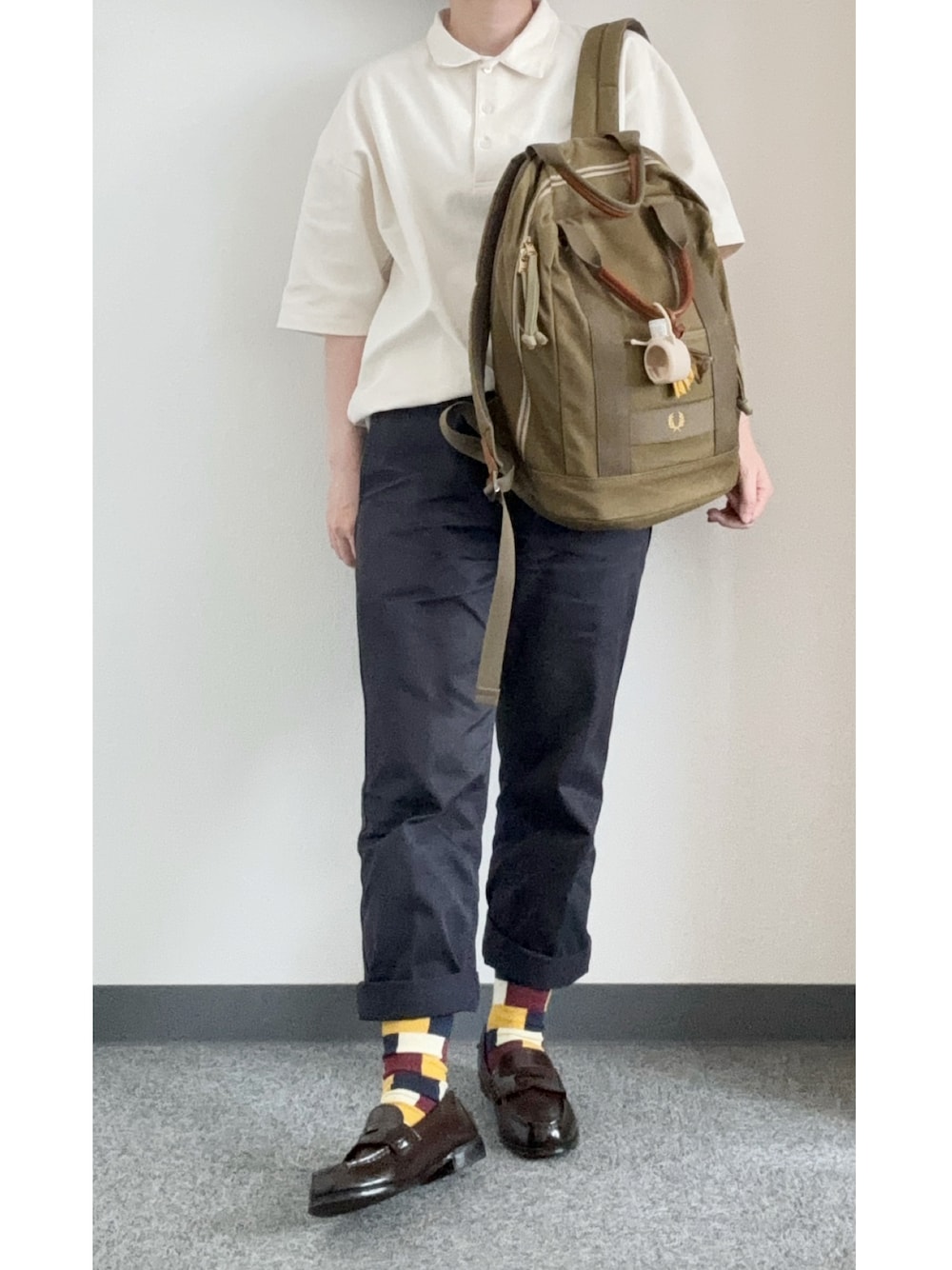 「夏コーデ、ふれっどぺらー、フレッドペリー、FRED PERRY、プレッピー、レインローファー、ローファー、キナリ、takkeポロシャツ、ポロシャツ、オーバーサイズ、ドロップショルダー、靴下主役、くつしたあそび、低身長」｜「UNIQLOのアイテム（チノパンツ、ブルー系）」を使った、takkeさん（メンズ・154cm）の夏コーディネートの1枚目の写真