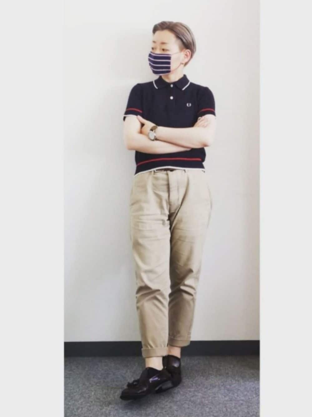 「ポロシャツ、チノパン、トリコロール、マスクコーデ、オールバック、プレッピー、FRED PERRY ポロシャツ、takkeポロシャツ、ふれっどぺらー、低身長」｜「UNIQLOのアイテム（チノパンツ、ベージュ系）」を使った、takkeさん（メンズ・154cm）の夏コーディネートの1枚目の写真