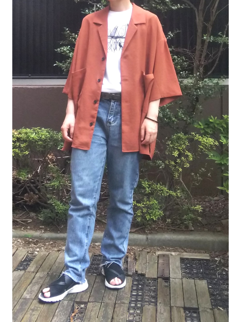 「ラペルカラー、オーバーサイズ、カイキンシャツ、開襟シャツ、オープンカラーシャツ、eames、huarache、ハラチサンダル、ハラチ、NIKE、UNIQLO、テーパードデニム、数珠、低身長、HARE」｜「Auntie Rosa Holidayの【Holiday】カットオフテーパードデニムパンツ◆WEB限定◆（デニムパンツ、ブルー系）」を使った、takkeさん（メンズ・154cm）の夏コーディネートの1枚目の写真