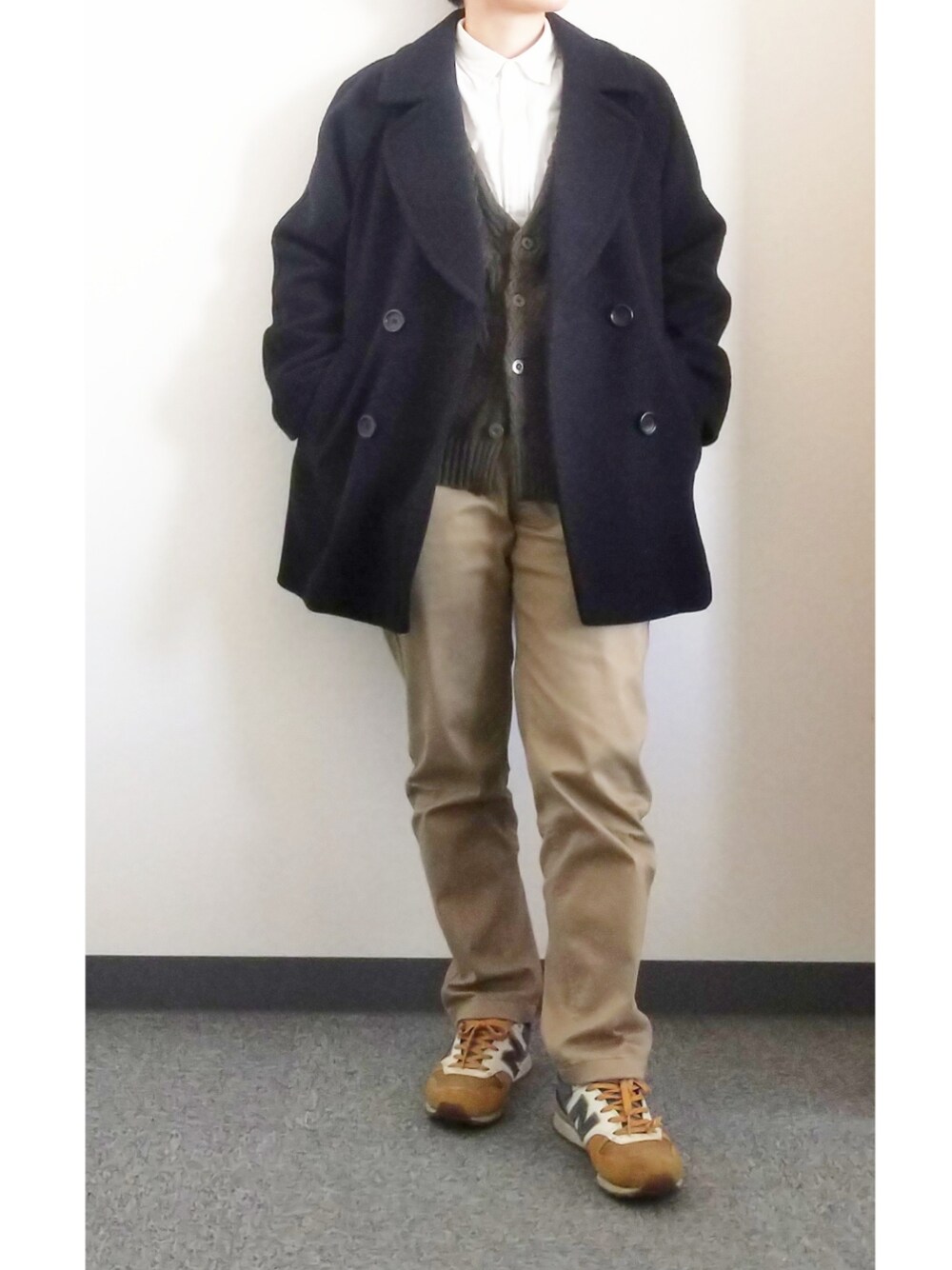「スニーカー、スニーカーコーデ、スニーカー主役、ニューバランス、New Balance、graniph、design tshirts store graniph、スナフキン、プレッピー、ピーコート、低身長、GLOBAL WORK、イエロー、チノパン、トラッド」｜「UNIQLOのアイテム（チノパンツ、ベージュ系）」を使った、takkeさん（メンズ・154cm）の春コーディネートの1枚目の写真