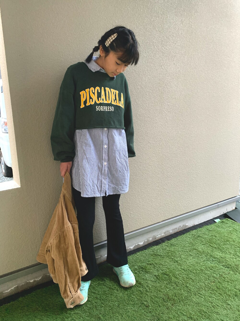 「通学コーデ、スウェット、WEGO、ANAPGIRL、GU、asics、小4、グリーン、レイヤードスタイル、フレアパンツ」｜「GUのアイテム（ブルゾン、ベージュ系）」を使った、Reiさん（キッズ・145cm）の冬コーディネートの1枚目の写真