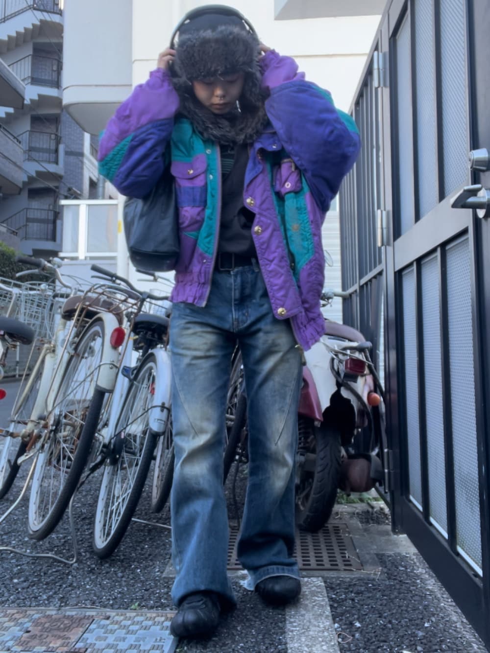 「冬アウター、最近のいい感じコーデ、お洒落さんとつながりたい、大人コーデ、秋服コーデ、冬のコーデ、パンツコーデ、フレアパンツ、フレアデニム、ジャケット、ブルゾン、古着MIX、古着、フライトキャップ、Candy Stripper」｜「Ressacaの切り替えデザイン 美シルエット フレアデニムパンツ（デニムパンツ、ブルー系）」を使った、Zagiさん（レディース・152cm）の秋コーディネートの1枚目の写真