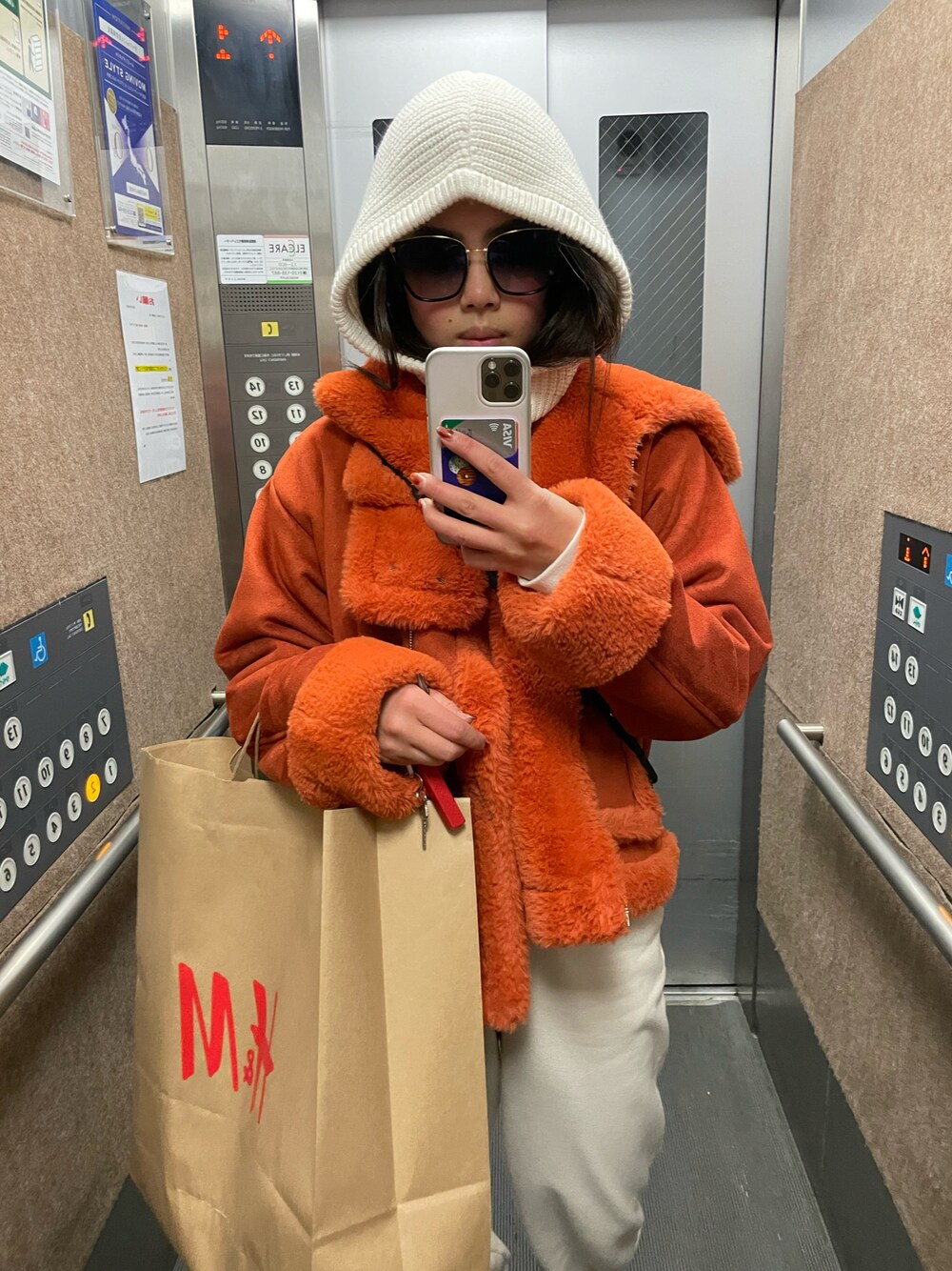 「休日スタイル、プチプラ、楽チンコーデ、バラクラバ、低身長コーデ、ムートンコート」｜「GUのアイテム（帽子、ホワイト系）」を使った、Seinaさん（レディース・155cm）の冬コーディネートの1枚目の写真