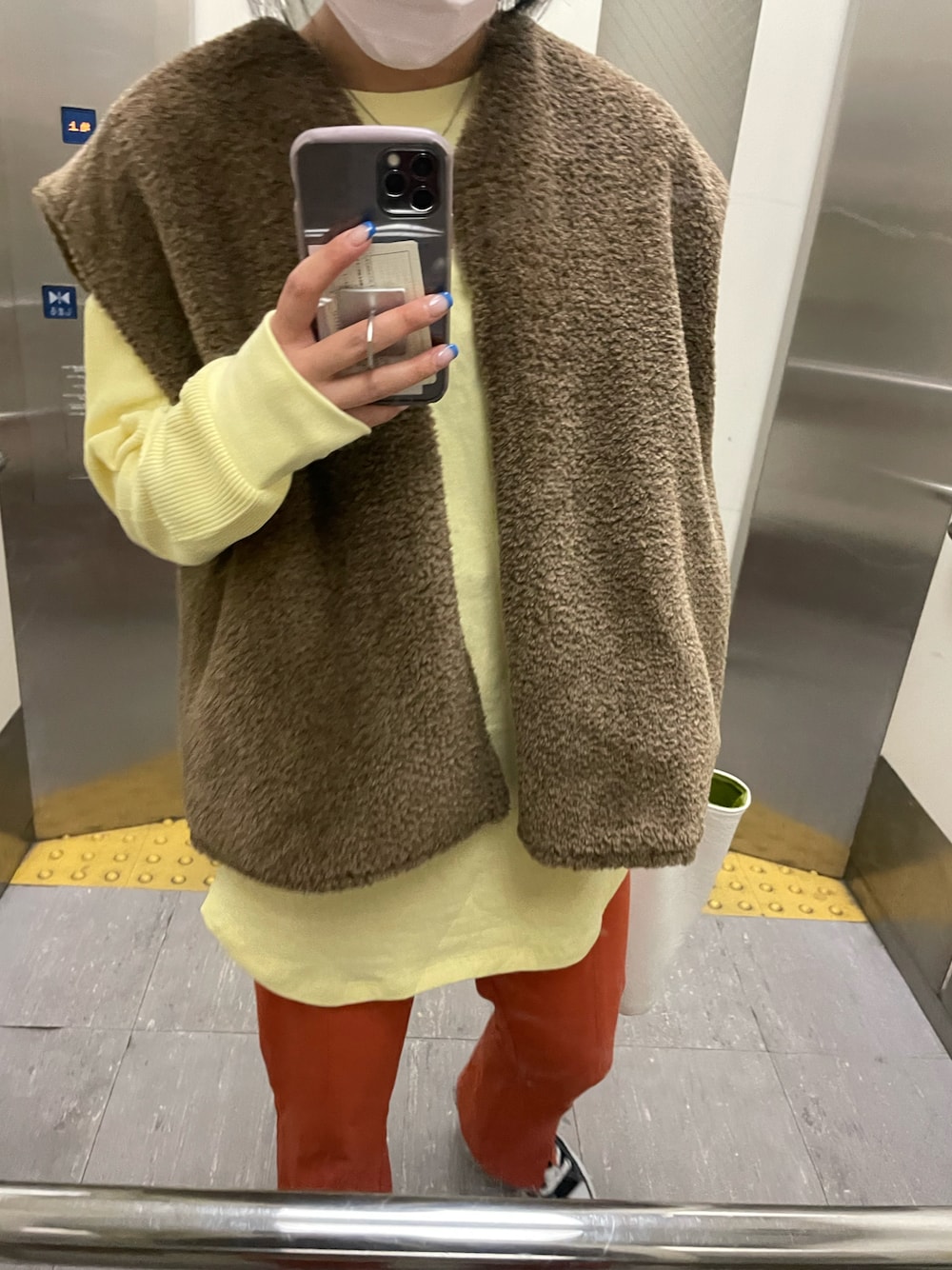 「searoomlynn、春コーデ、オレンジ、イエロー」｜「seaRoomlynmのアイテム（ジャケット/アウター、ブラウン系）」を使った、Seinaさん（レディース・155cm）の春コーディネートの1枚目の写真