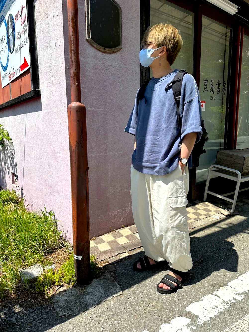 「お出かけコーデ日記、ゆるコーデ、夏、シンプルスタイル、メンズコーデ、いいね、save、フォローお願いします🤑、カーゴパンツ、春ニット」｜「EVOLのVERY掲載【EVOL】ベルトサンダルLM40094（サンダル、ブラック系）」を使った、ゆんさん（メンズ・170cm）の春コーディネートの1枚目の写真