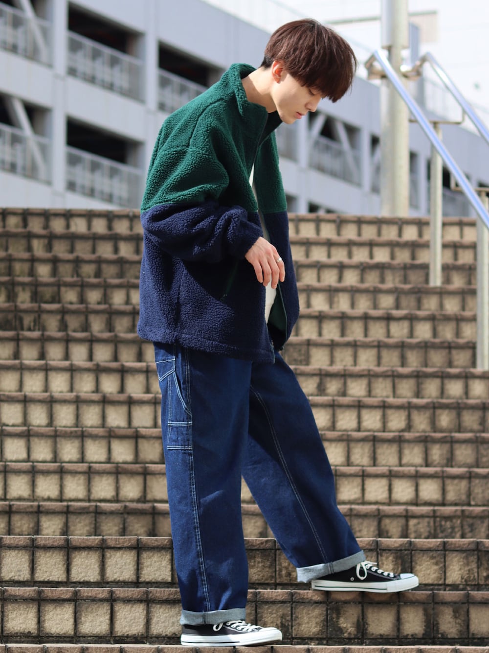 「休日コーデ、秋冬コーデ、ペインターパンツ、デニムパンツ、コンバース、コンバース オールスター、SITRY、フリース、ボア、ボアジャケット、ボアブルゾン、マイベストコーデ2022」｜「SITRYのBig silhouette sheep boa bicolor Jacket / ビッグシルエット シープボア バイカラー ジャケット（ブルゾン、ブルー系）」を使った、狩野 博文さん（メンズ・178cm）の秋コーディネートの1枚目の写真