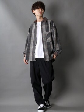 「SITRY（シトリー）のloose tapered tuck wide Pants/ルーズ テーパード タック ワイドパンツ（スラックス）」を使った、狩野 博文さん（メンズ・178cm）の秋コーディネート