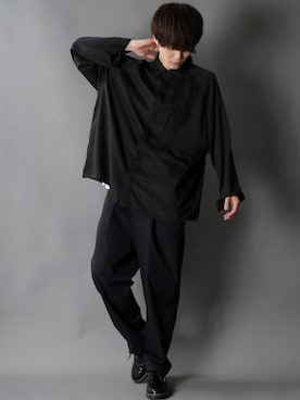 「SITRY（シトリー）のloose tapered tuck wide Pants/ルーズ テーパード タック ワイドパンツ（スラックス）」を使った、狩野 博文さん（メンズ・178cm）の秋コーディネート