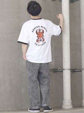 「CONVERSE（コンバース）のCONVERSE コンバース オール スター オックス / ALL STAR OX(BLACK) 32160321（スニーカー）」を使った、狩野 博文さん（メンズ・178cm・20代）の夏コーディネート