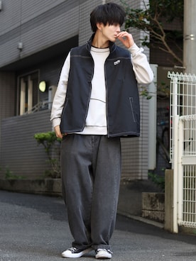 「CONVERSE（コンバース）のCONVERSE コンバース オール スター オックス / ALL STAR OX(BLACK) 32160321（スニーカー）」を使った、狩野 博文さん（メンズ・178cm・20代）の秋コーディネート