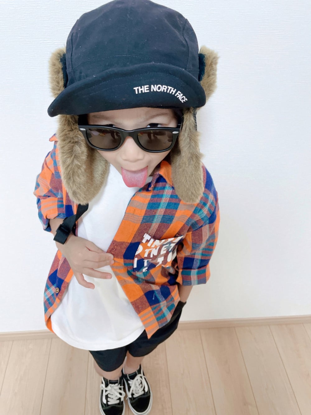 「チェック、チェックシャツ、休日コーデ、ノースフェイス、小学生コーデ、キッズファッション、おしゃれキッズ、キッスコーデ、小学生男子、ラブアンドピース2021」｜「VANSのキッズ VANS ヴァンズ OLD SKOOL(19-22) オールドスクール V36 CK BLACK（スニーカー、ブラック系）」を使った、r.kun23さん（キッズ・125cm）の秋コーディネートの1枚目の写真