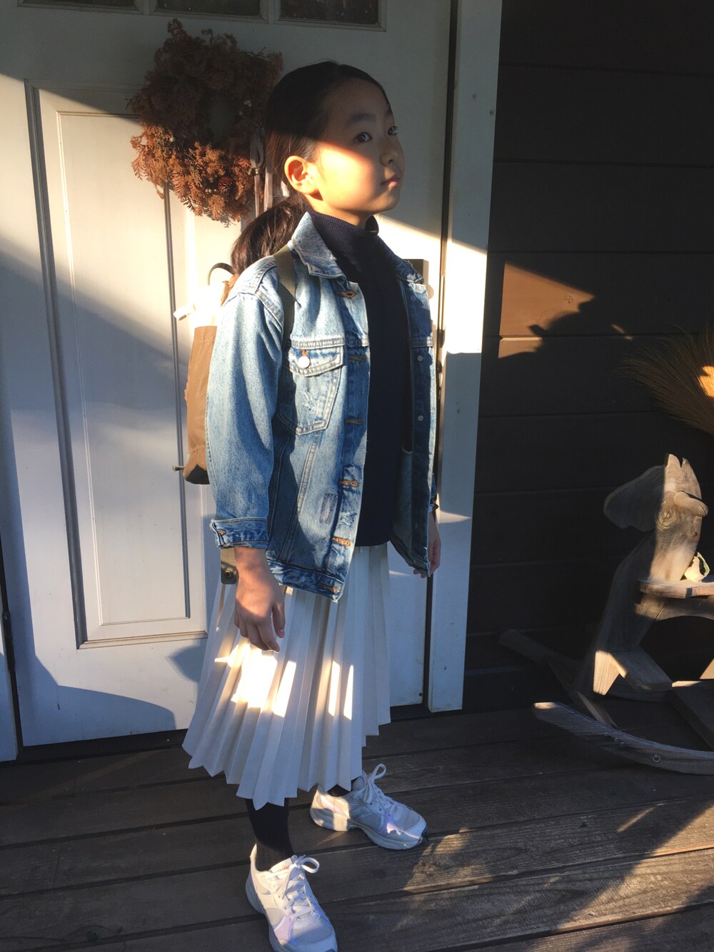 「スニーカーコーデ、カジュアルコーデ、キッズファッション、ザラKIDS」｜「ZARA KIDSのアイテム（スニーカー、その他）」を使った、Tannouraさん（キッズ・130cm）の秋コーディネートの1枚目の写真