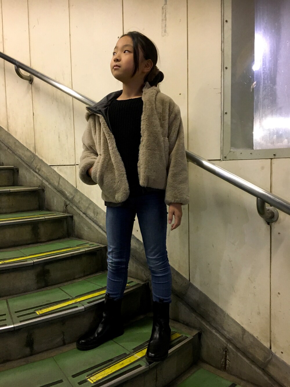 「キッズファッション、秋冬コーデ、ブーツ、やきにくー！」｜「ZARA KIDSのアイテム（ブーツ、ブラック系）」を使った、Tannouraさん（キッズ・130cm）の秋コーディネートの1枚目の写真