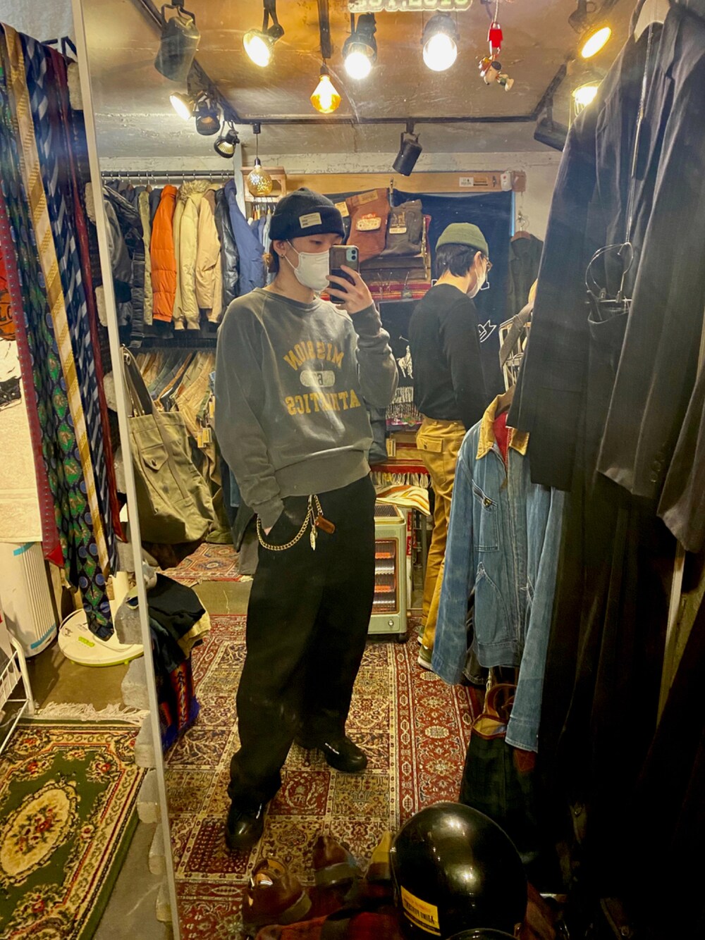 「SUGAR CANEのアイテム（スウェット、グレー系）」を使った、Heechangさん（メンズ・174cm）の秋コーディネートの1枚目の写真