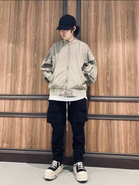 「アイテム（MA-1、ベージュ系）」を使った、Toshiki Masudaさん（メンズ・170cm）の冬コーディネート