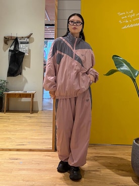 「Reebok（リーボック）の【Reebok(リーボック)】別注トラックパンツ[セットアップ可]（その他パンツ、ピンク系）」を使った、masakiさん（レディース・161cm）の秋コーディネート
