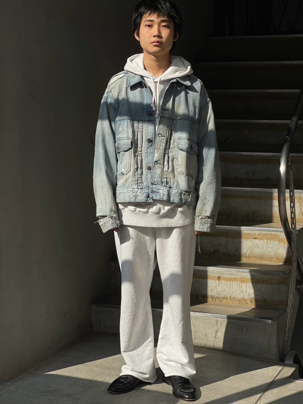 「ancellm、BOWWOW、gardenshibuya、blohm」｜「ANCELLMのアイテム（デニムジャケット、ブルー系）」を使った、野口心さん（メンズ・175cm）の秋コーディネートの1枚目の写真