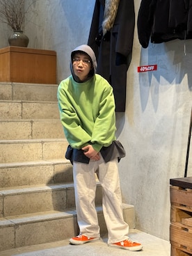 「Toironier（トワロニエ）のToironier/トワロニエ/PLAIN SWEAT SHIRTS（スウェット、グリーン系）」を使った、野口心さん（メンズ・175cm）の冬コーディネート