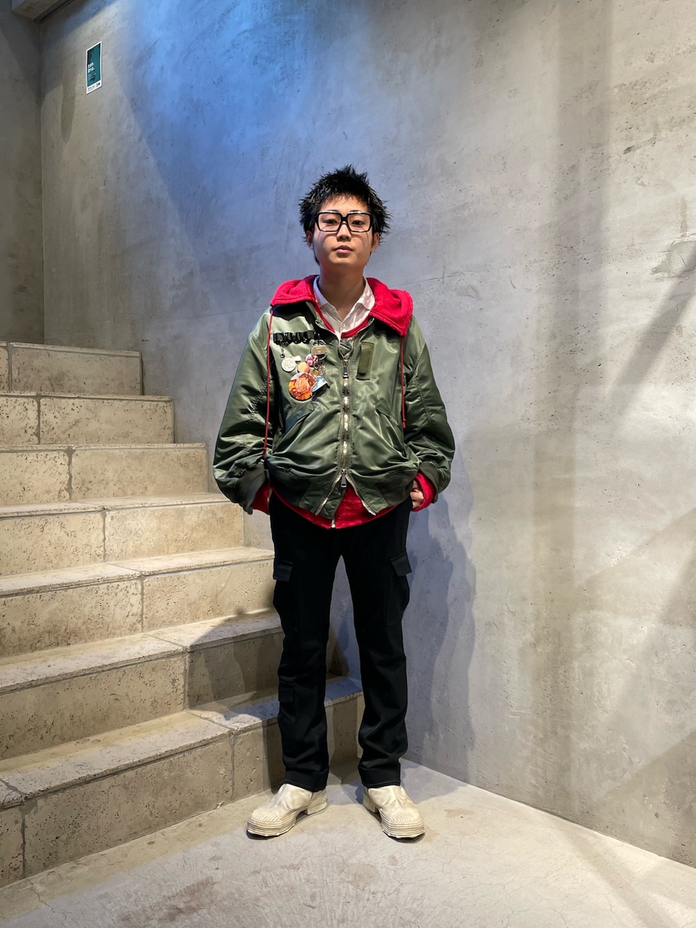 「冬アウター、最近のいい感じコーデ」｜「LEHのアイテム（MA-1、グリーン系）」を使った、野口心さん（メンズ・175cm）の秋コーディネートの1枚目の写真